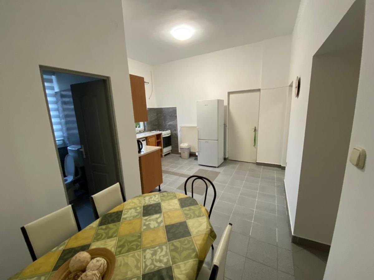 Tocc Apartman Gyál Екстериор снимка