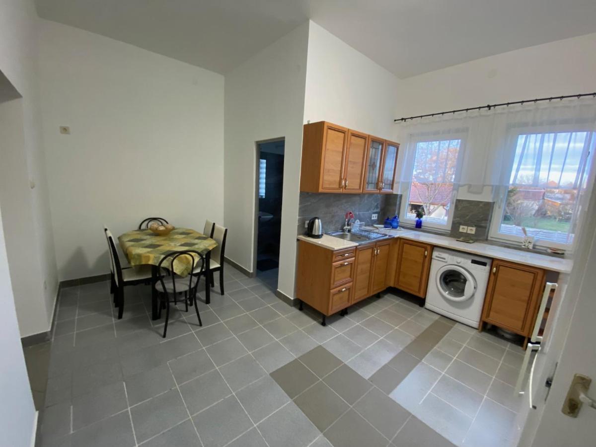 Tocc Apartman Gyál Екстериор снимка