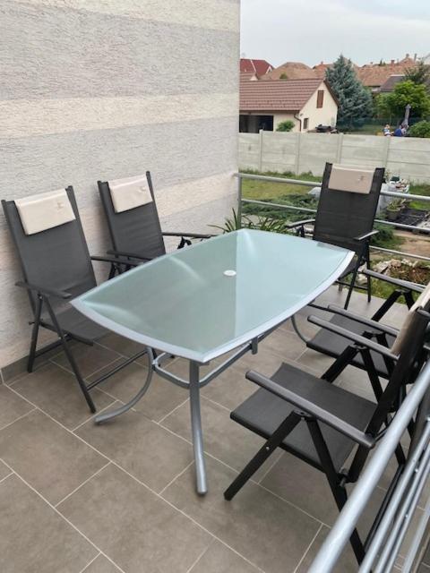 Tocc Apartman Gyál Екстериор снимка